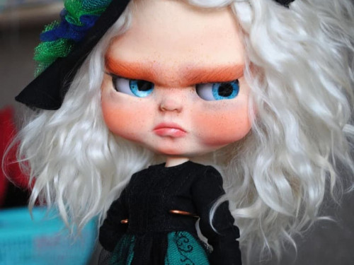Custom Blythe doll sculpted – Witch by VintageBlytheClothes