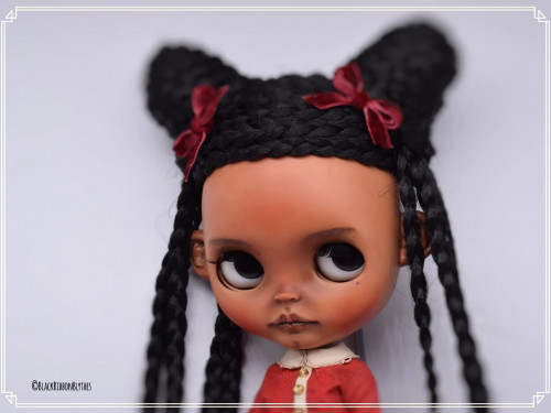 Custom Blythe Doll "Lola" by BlackribbonBlythes