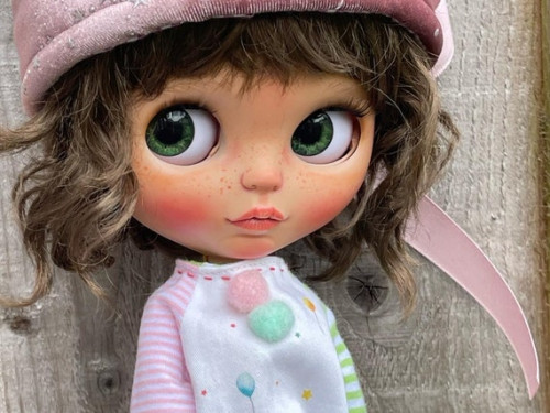 Custom Blythe Doll Fake Base & Custom Wig by HazelnutdollsUK