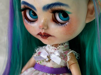 HELENA – Painted Custom Blythe doll by MIAdollsArtshop