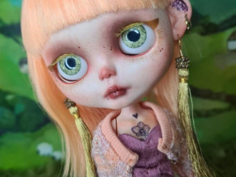 Sunset – Custom Takara Blythe ‘Fancy Pansy’ doll by Juniperscarousel