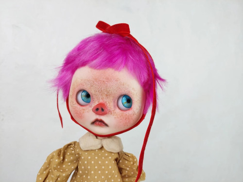 Custom Blythe piggy doll by AlinariShop