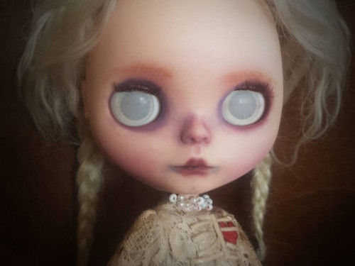 Customised takara blythe doll – Frida by BlytheObsession