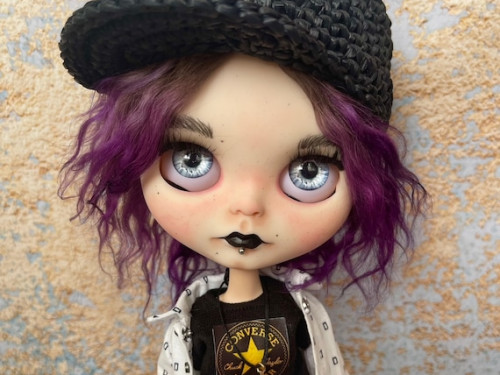 Blythe doll custom tbl – Raven the skater girl by KattySuzume