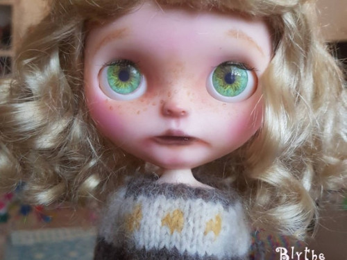 Custom blythe doll Esme by Wednesdayschilduk