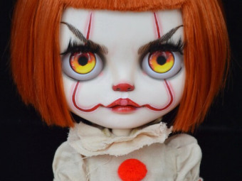 Pennywise "IT" – Custom Blythe Doll by DropDeadFashions