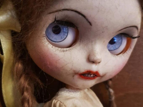 Customised cracked blythe doll – Emily by Wednesdayschilduk