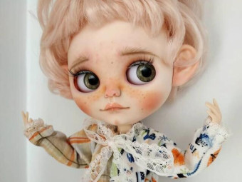 Blythe custom doll by Lunarblythes