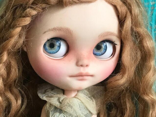 Custom Blythe Doll by PetiteAppleShop