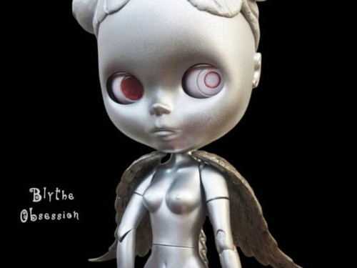 Customised angel statue blythe doll – Gala by BlytheObsession