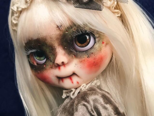 Exclusive old abandoned scary Blythe doll by VDexlusive