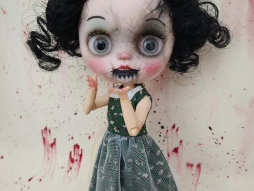 Screamin’ Mimi middie blythe doll by artbycarla