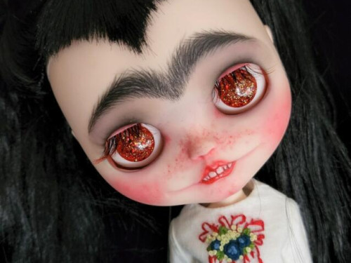 Blythe doll Lil’ Vampire by artbycarla