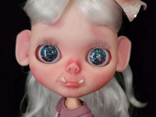 Blythe doll Wilma the Pig by artbycarla