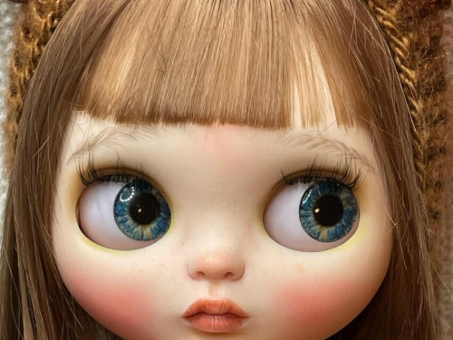 Ooak Custom Blythe Doll Fake Base by HazelnutdollsUK
