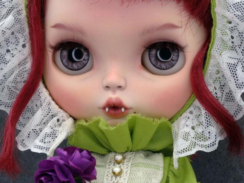Vampire Blythe Doll by Isilien