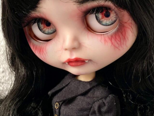 Vampire custom Blythe doll by FreedomValentina