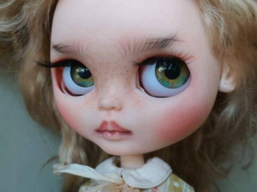 Gisele – Custom Blythe Doll by sabridollsmarket