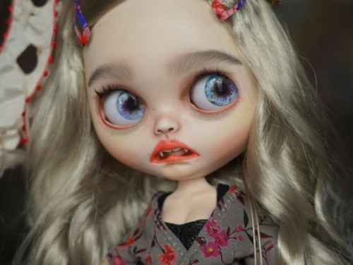 Bloody Moth ooak blythe doll by Matups