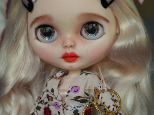 Rosamund – Custom Blythe Doll by Matups