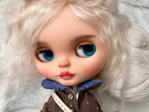 Bella – Custom Blythe Doll by BlytheBespoke