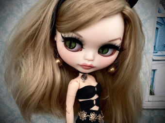Kitty special fashionista custom Blythe doll by FABBLED