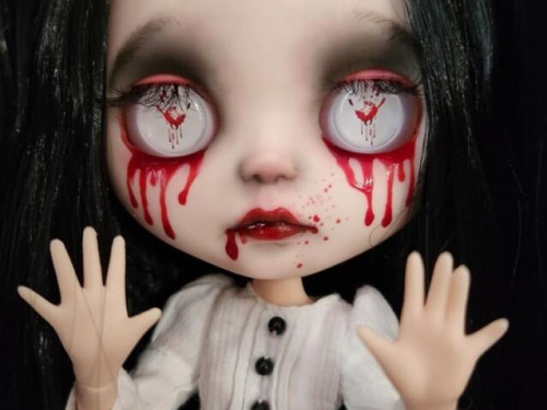 Bloody Mary blythe doll by artbycarla