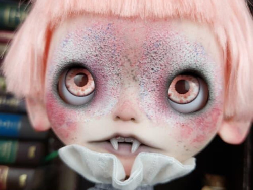 Custom Blythe boy pink marshmallow vampire by AlinariShop