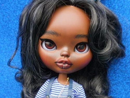 Naomi – Custom Blythe Doll by BlythedollsbyDanidi