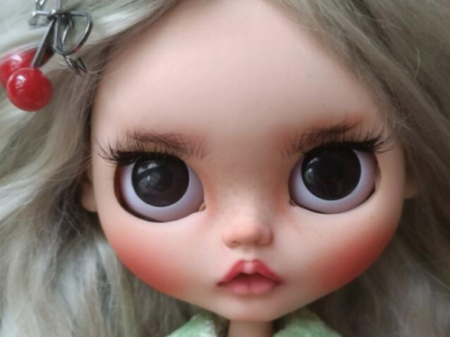 Custom Blythe doll Anya by sabridollsmarket