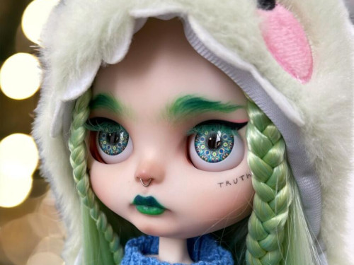 MAKOTO custom Blythe doll by BADSIDTOYS