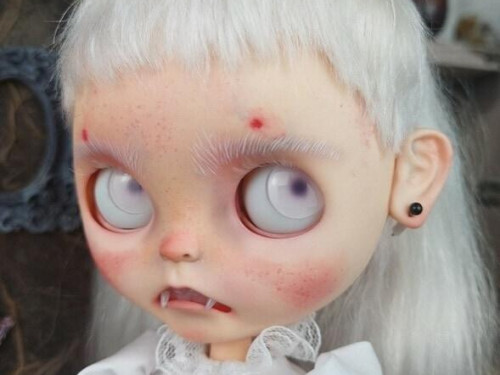Custom Blythe doll albino white vampire by AlinariShop