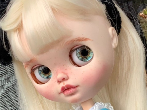 Alice in wonderland – Custom Blythe Doll by BlythedeFrance