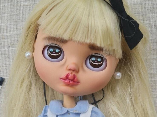 Alice in Wonderland Blythe doll by BlytheMeMore