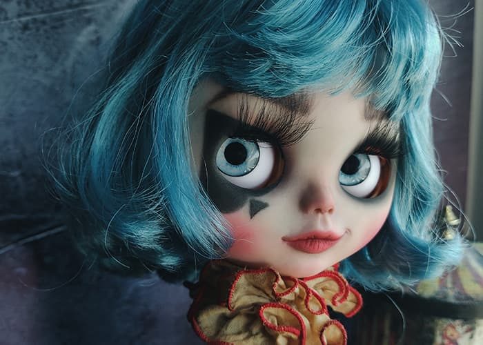 Little Chaos Art is the brand name of Maria Telikhova, a Blythe doll customizer from Russia. Learn more about her on DollyCustom.